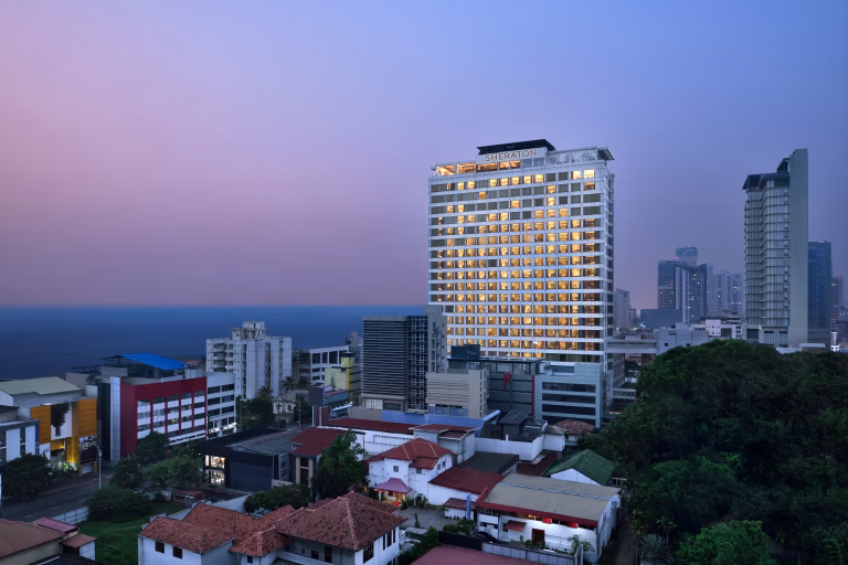 si cmbsi hotel exterior dusk 33992